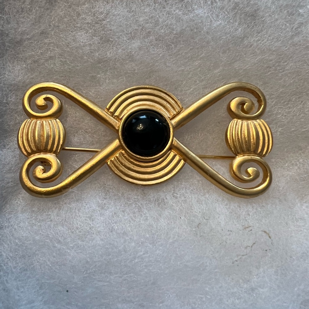 Vintage Amalia matte gold tone brooch with black stone